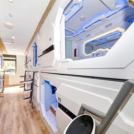 Space Q Capsule Hotel Sydney Exterior photo